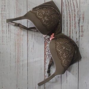 VS‎ BODY BY VICTORIA LACE UNDERWIRE DEMI BRA